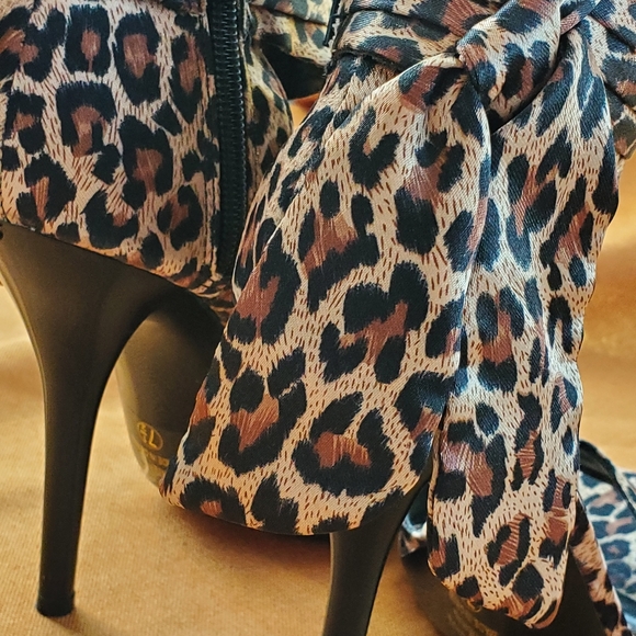 Beyond Sexy Leppard Heels!!! - Picture 4 of 12